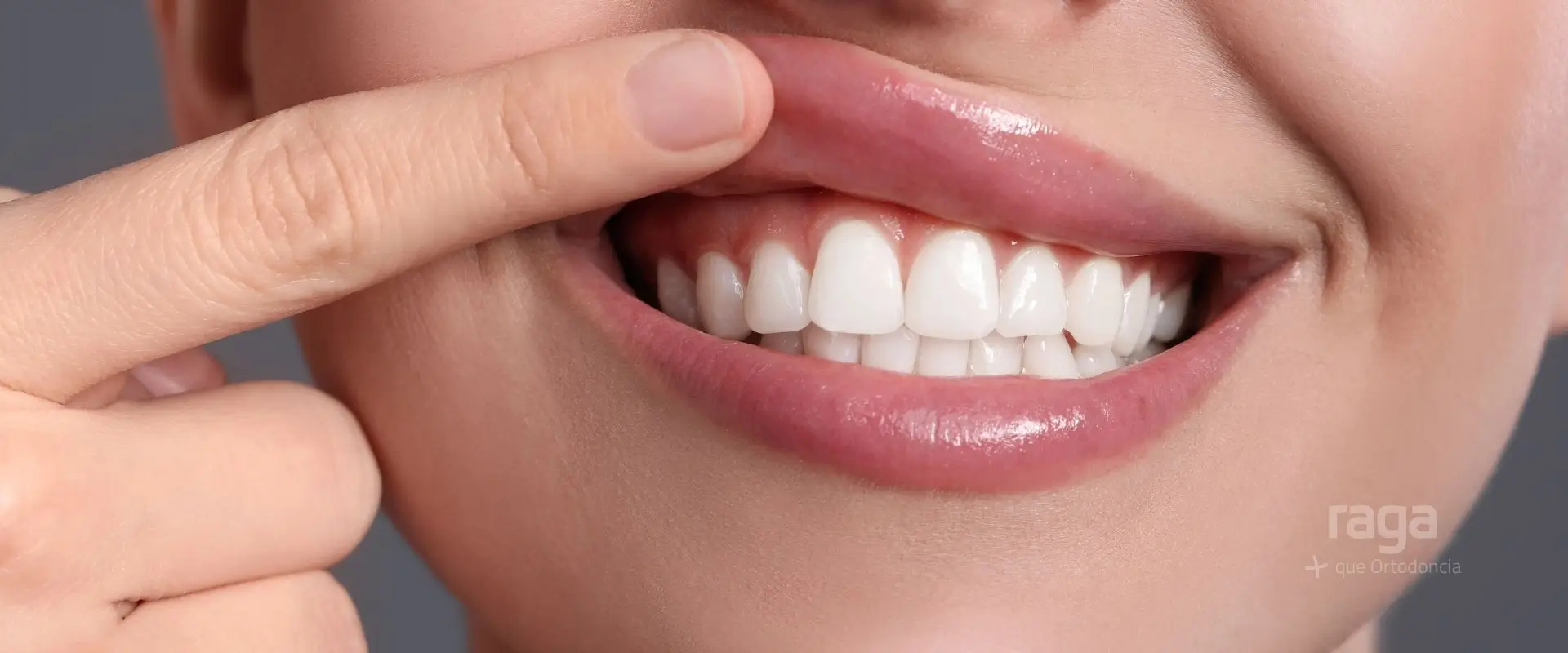 Recuperar encías retraídas y raíces expuestas