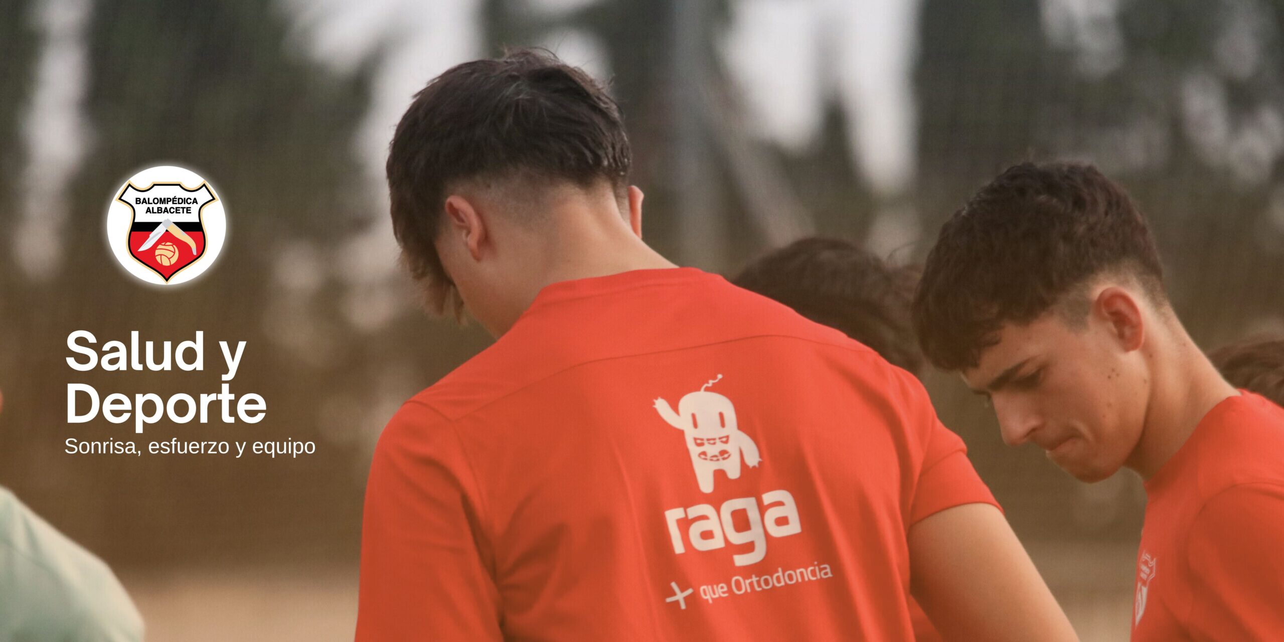 Raga, clínica dental y patrocinador oficial del C.D. Balompédica Albacete, apoyando la salud y el deporte.